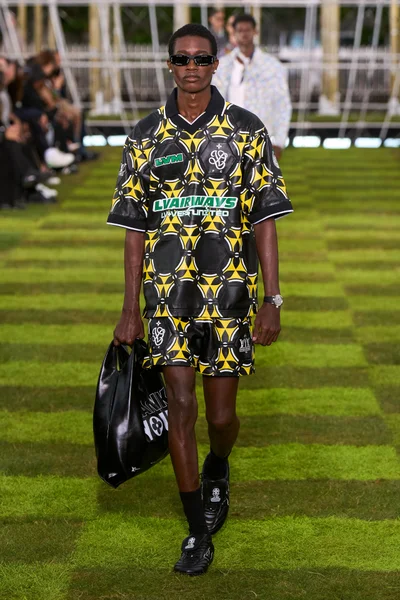 Look 77